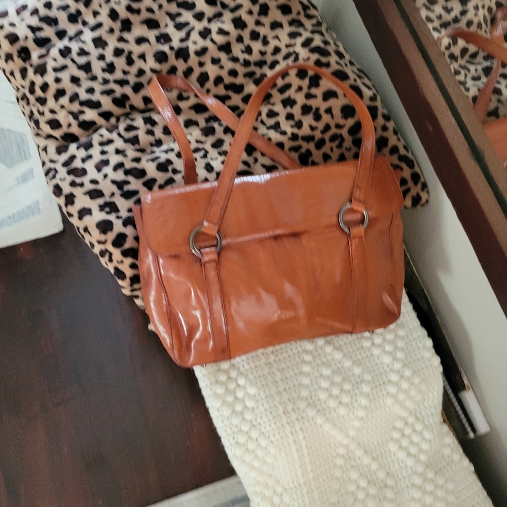 Vintage BCBG PARIS Tan Leather handbag medium ized